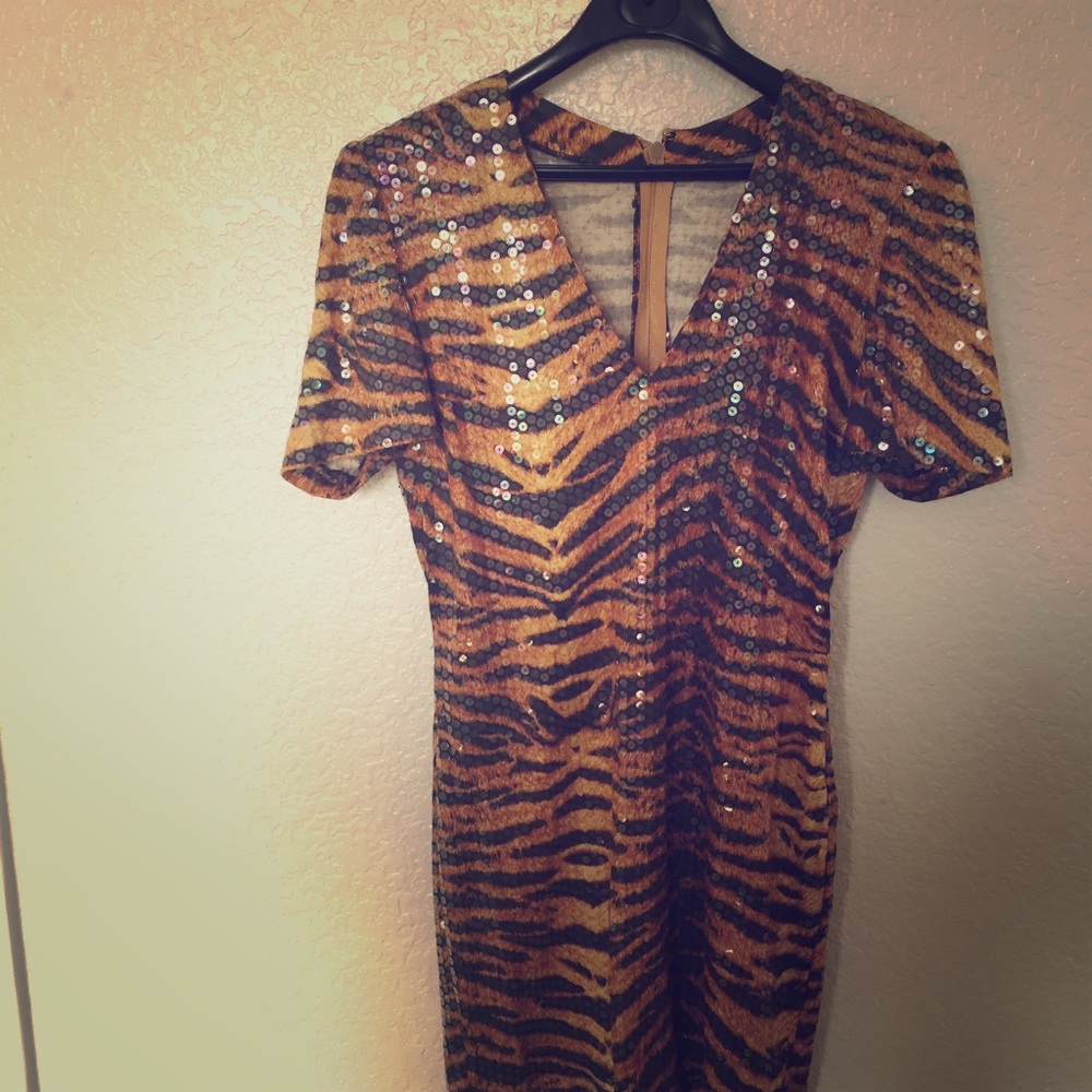 Sexy Animal-Print Party Dress 🐯🐯👗💋